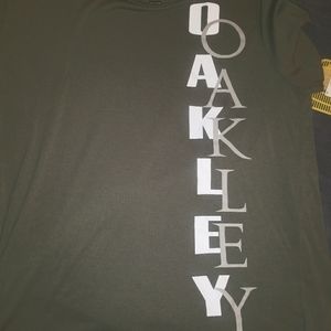 Oakley tee